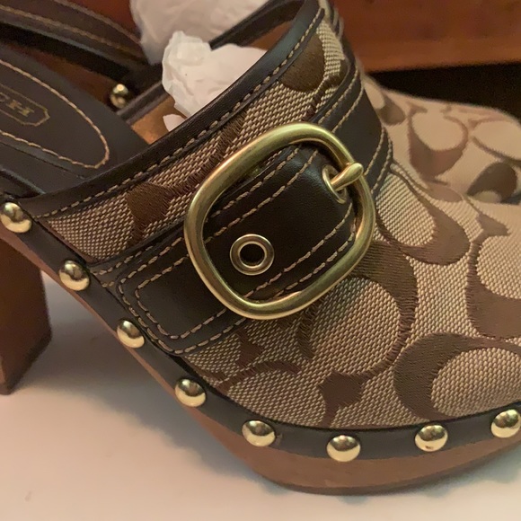 Coach Willow heels with signature “C” design - Picture 10 of 10